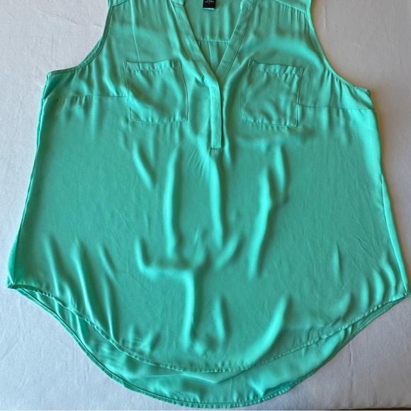 Torrid Womens Blouse Harper Georgette Sleeveless Bright Blue Collarless Tank 1X - Picture 9 of 16